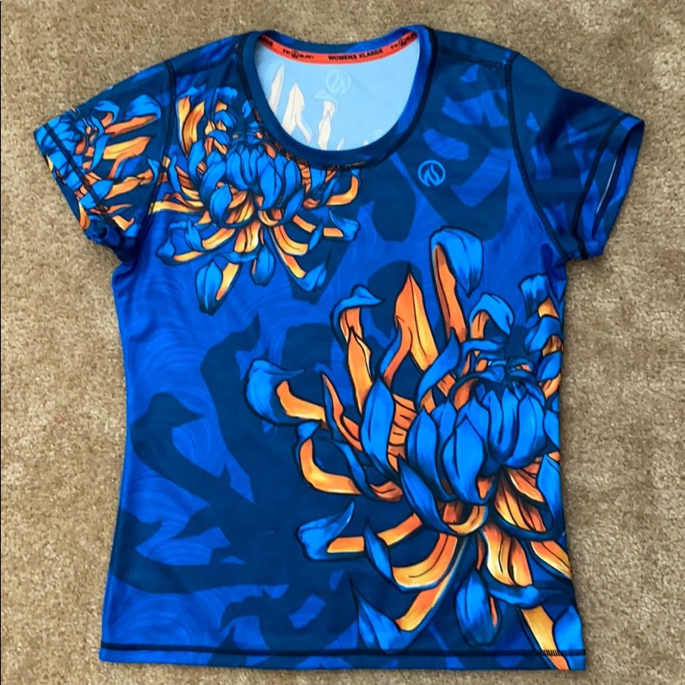 Inknburn Bloom tech shirt XL fits like a L.